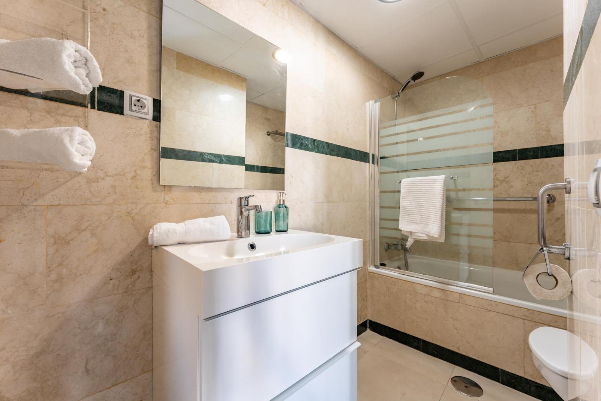 Unique Charming Apartment In The Heart Of มาลากา ภายนอก รูปภาพ
